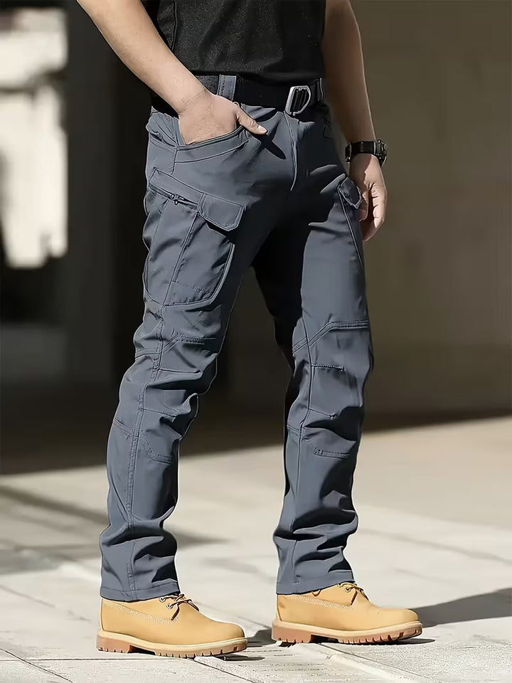 Cargo broek met rekbaar materiaal en meerdere zakken