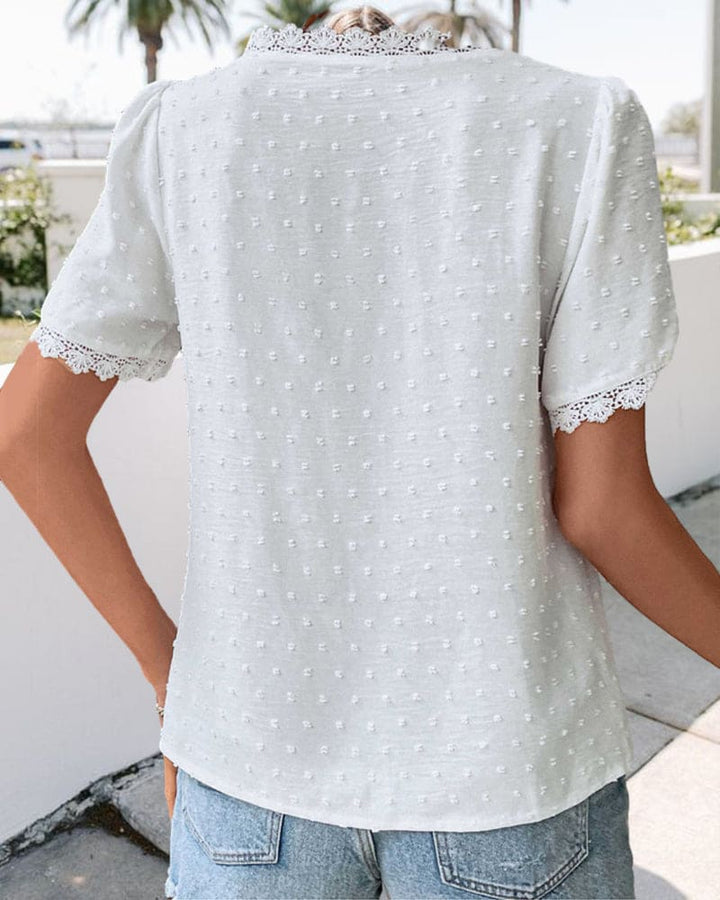 Witte Kanten Top Met V Hals En Subtiele Stipjes Voor Dames
