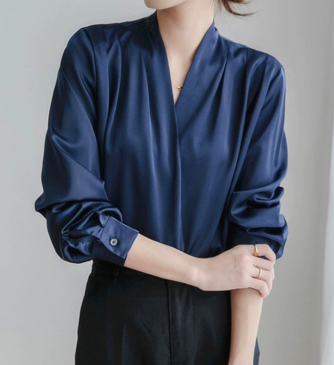 Satijnen Wikkelblouse Met V Hals En Pofmouwen Voor Dames