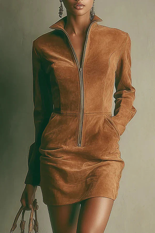 Korte suede jurk met hoge rits en lange mouwen