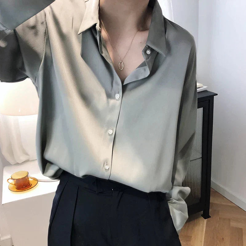 Satijnen Blouse Dames met Klassieke Kraag en Elegante Pasvorm