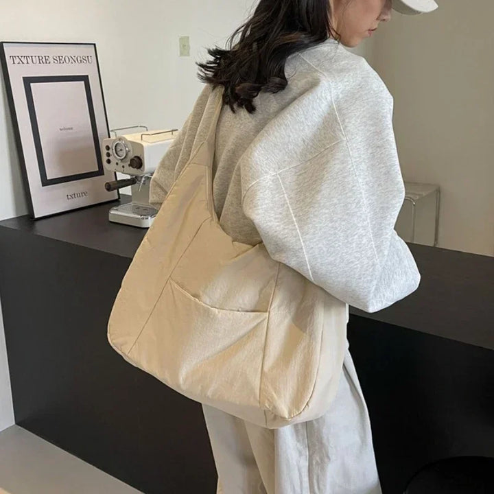 Oversized schoudertas met voorvakken