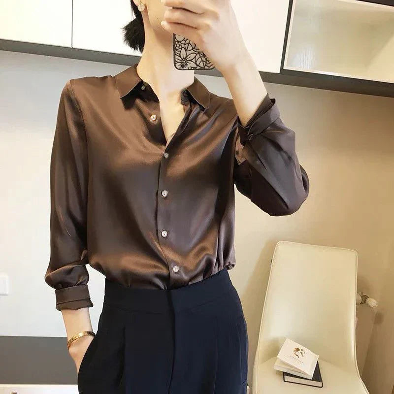 Satijnen Blouse Dames met Klassieke Kraag en Elegante Pasvorm