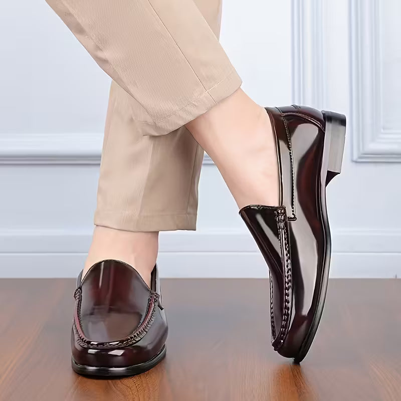 Schoenen met lichtgewicht ontwerp en puntige neus