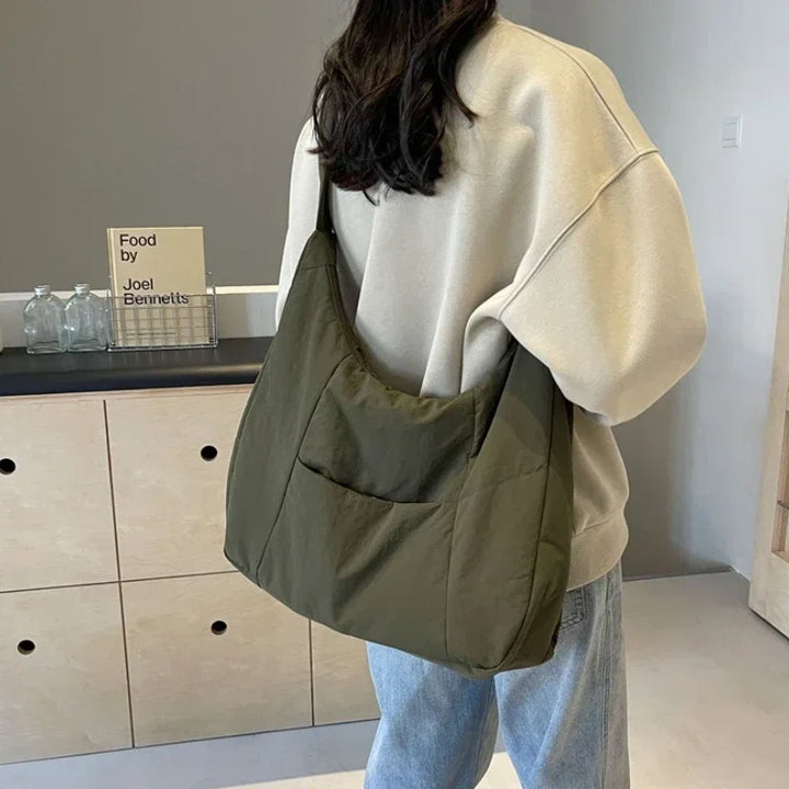 Oversized schoudertas met voorvakken