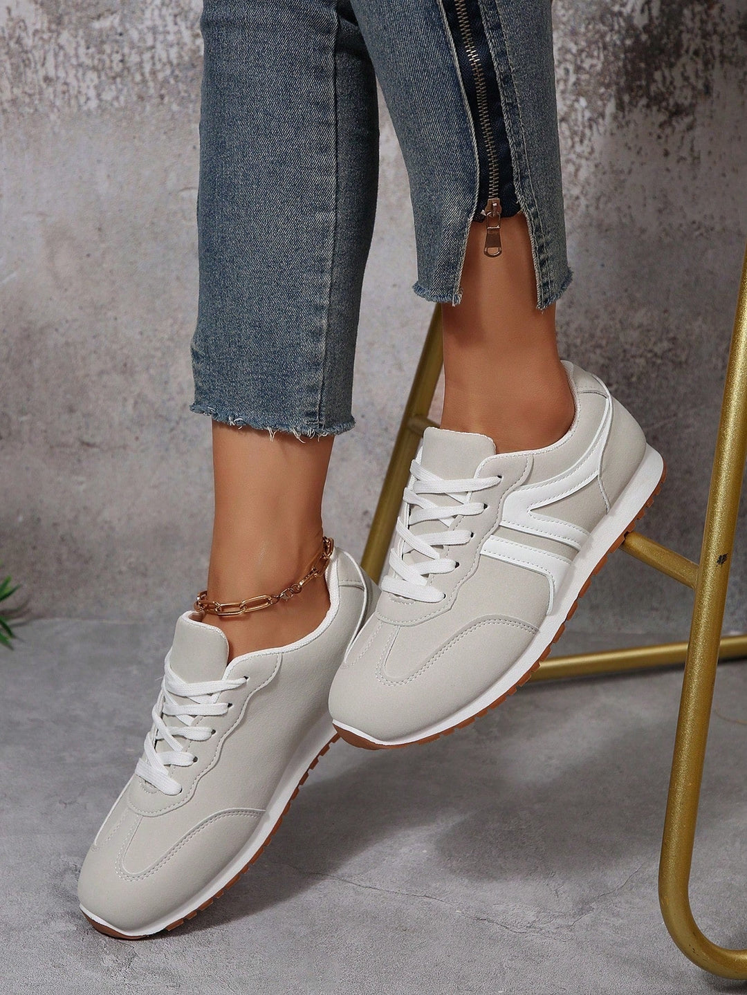 Sneakers met kleurblokontwerp en vetersluiting