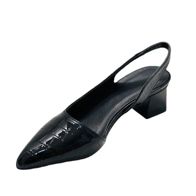 Amberly - Vintage Puntige Slingback Pumps met Blokhak