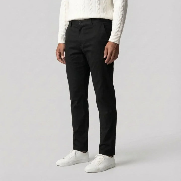 Zwarte chino met regular fit en rechte pijpen