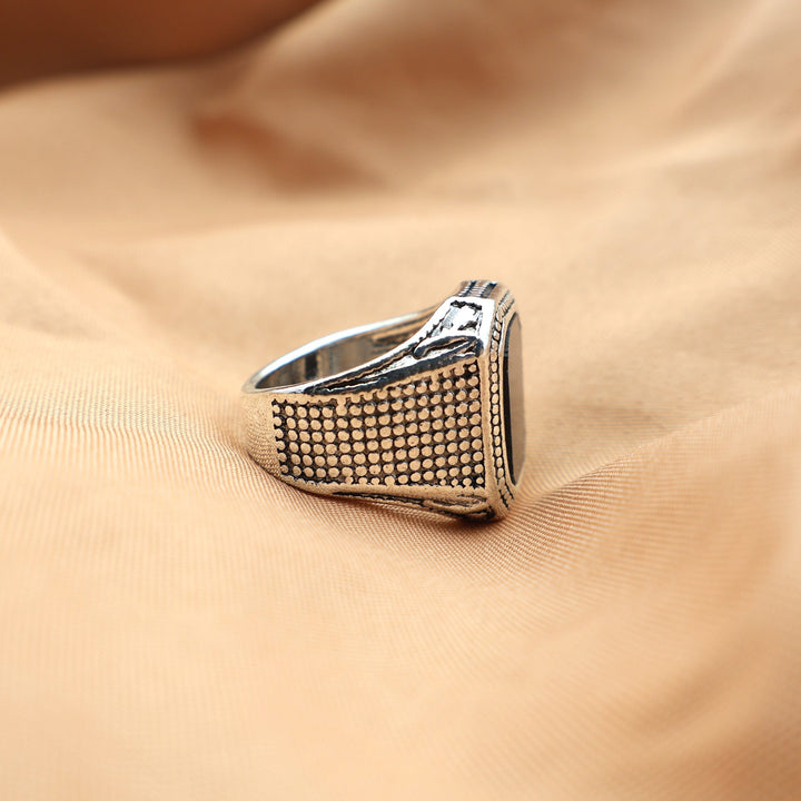 Jeroen | Zwarte ring met strass