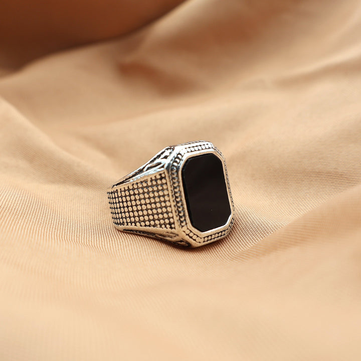Jeroen | Zwarte ring met strass