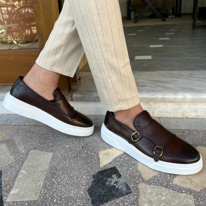 Morris | Moderne leren loafers met gesp voor mannen