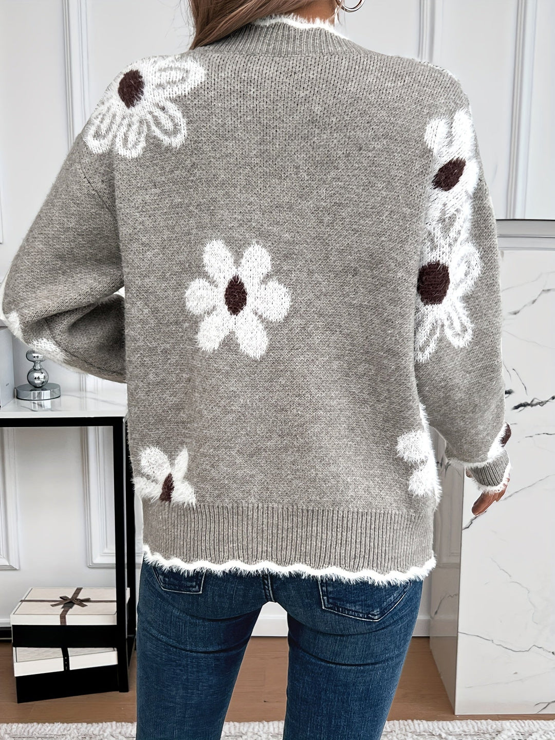 Nina | Gebreide pullover met bloemenpatroon en V-hals