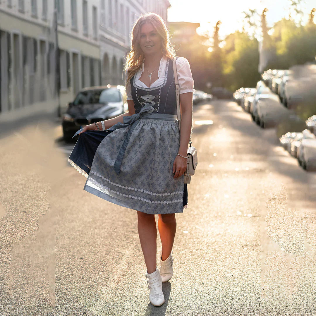 Oktoberfest | Elegante dames tracht met schort en blouse